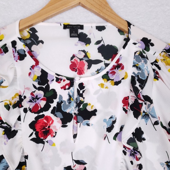 Ann Taylor Floral Top Size Small Ruffle Scoop Neck White Summer Bloom Coquette - Picture 2 of 8
